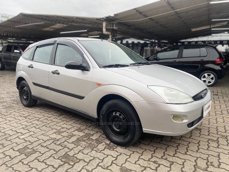 FORD - FOCUS - 2000/2001 - Cinza - R$ 14.900,00