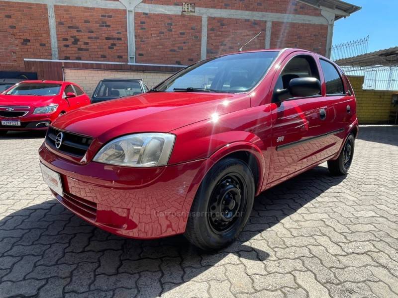 CHEVROLET - CORSA - 2005/2005 - Vermelha - R$ 16.900,00