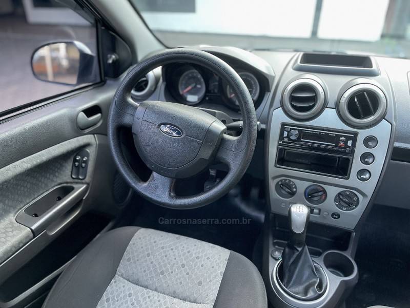 FORD - FIESTA - 2013/2013 - Cinza - R$ 34.900,00