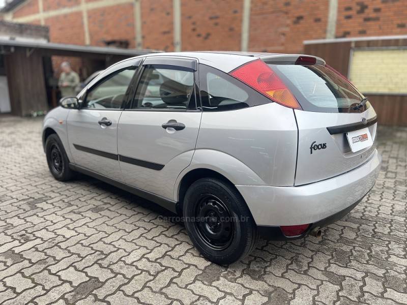 FORD - FOCUS - 2000/2001 - Cinza - R$ 14.900,00