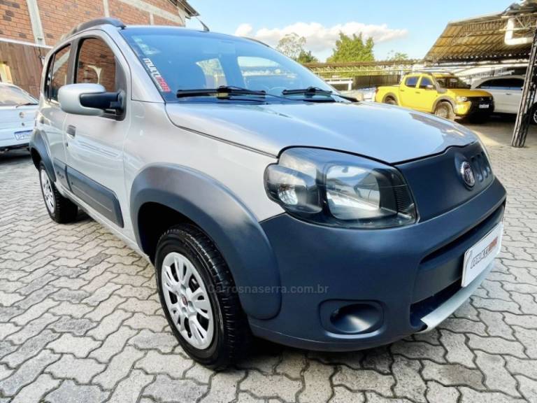 FIAT - UNO - 2012/2012 - Prata - R$ 33.900,00