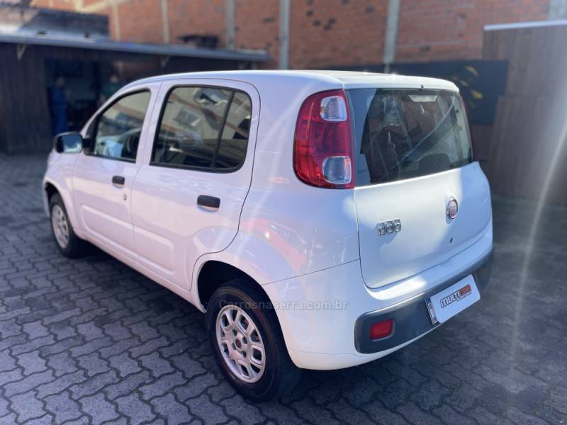 FIAT - UNO - 2013/2014 - Branca - R$ 29.900,00