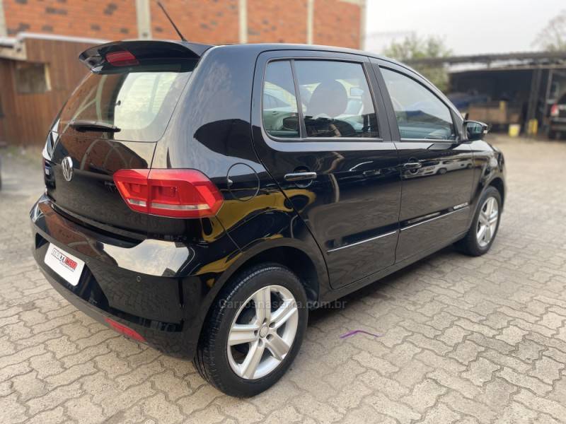 VOLKSWAGEN - FOX - 2016/2017 - Preta - R$ 52.900,00