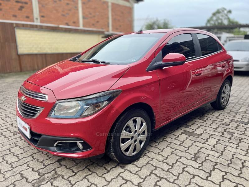 CHEVROLET - ONIX - 2015/2015 - Vermelha - R$ 43.900,00