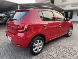 RENAULT - SANDERO - 2017/2018 - Vermelha - R$ 39.900,00