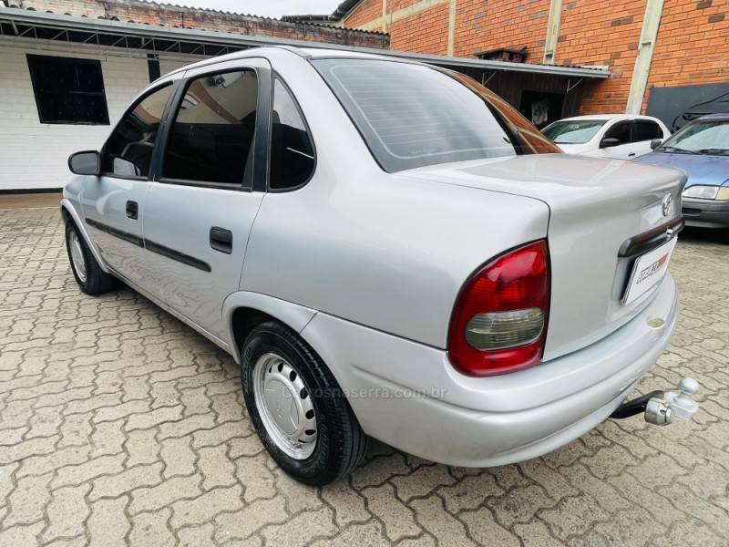 CHEVROLET - CORSA - 2004/2004 - Prata - R$ 18.900,00