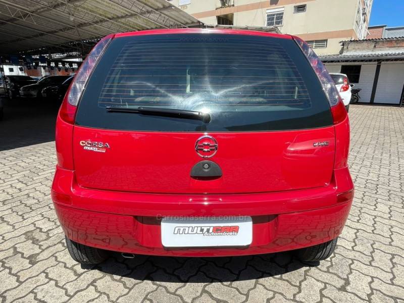 CHEVROLET - CORSA - 2005/2005 - Vermelha - R$ 16.900,00