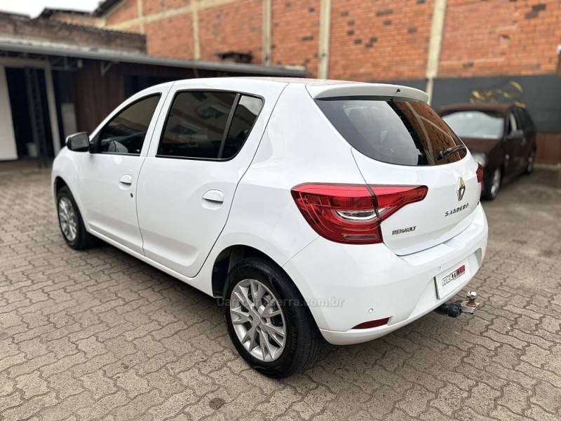 RENAULT - SANDERO - 2019/2020 - Branca - R$ 53.900,00