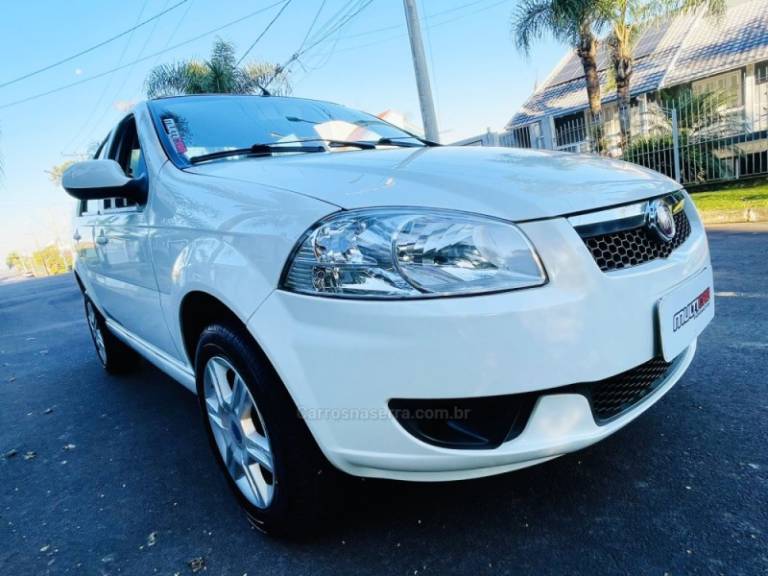 FIAT - SIENA - 2013/2014 - Branca - R$ 34.900,00