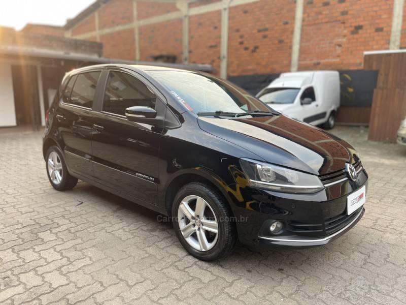 VOLKSWAGEN - FOX - 2016/2017 - Preta - R$ 52.900,00