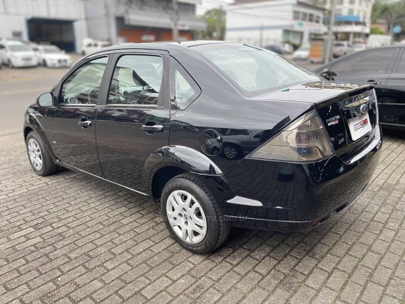 FORD - FIESTA - 2014/2014 - Preta - R$ 35.900,00