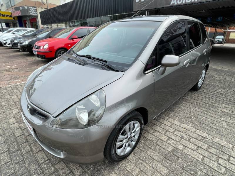 HONDA - FIT - 2006/2006 - Cinza - R$ 29.900,00