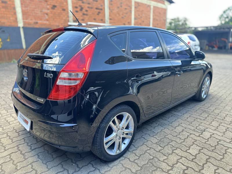 HYUNDAI - I30 - 2010/2011 - Preta - R$ 39.900,00