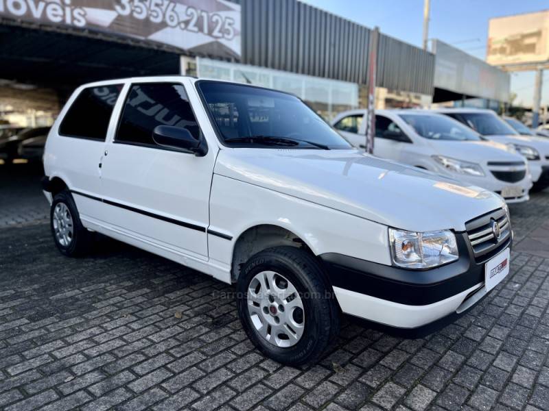 FIAT - UNO - 2011/2011 - Branca - R$ 21.900,00