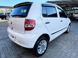 VOLKSWAGEN - FOX - 2005/2006 - Branca - R$ 21.900,00