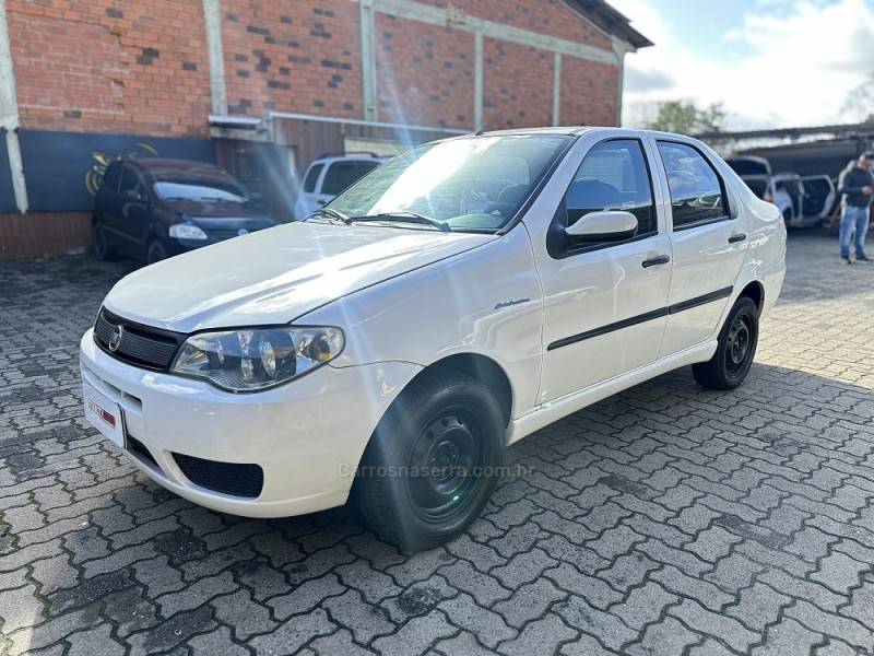 FIAT - SIENA - 2008/2009 - Branca - R$ 26.900,00