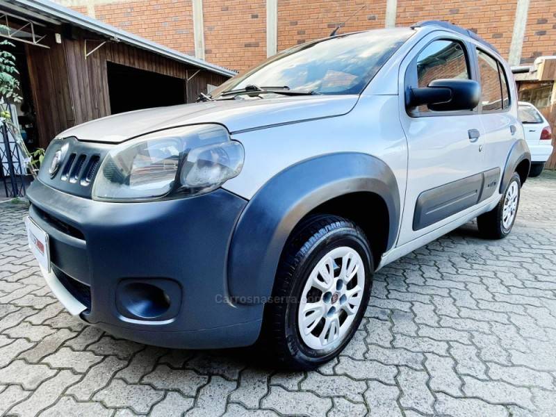 FIAT - UNO - 2012/2012 - Prata - R$ 33.900,00