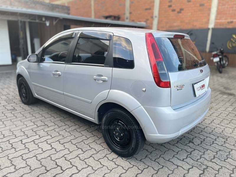FORD - FIESTA - 2013/2013 - Cinza - R$ 34.900,00