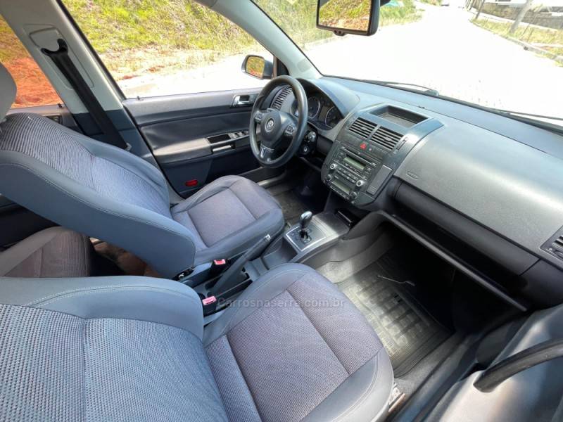 VOLKSWAGEN - POLO SEDAN - 2009/2010 - Cinza - R$ 38.900,00