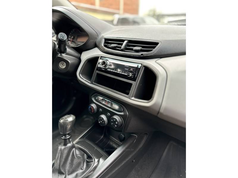 CHEVROLET - ONIX - 2018/2018 - Branca - R$ 52.900,00