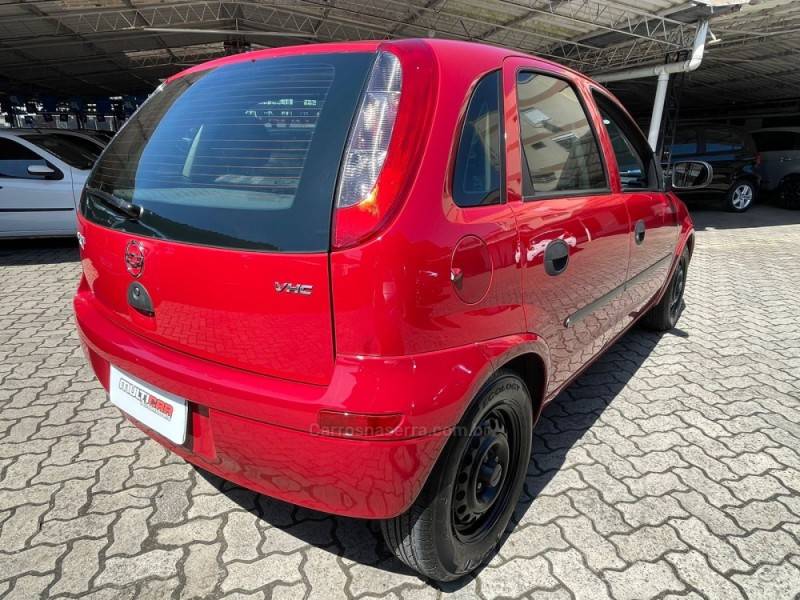 CHEVROLET - CORSA - 2005/2005 - Vermelha - R$ 16.900,00