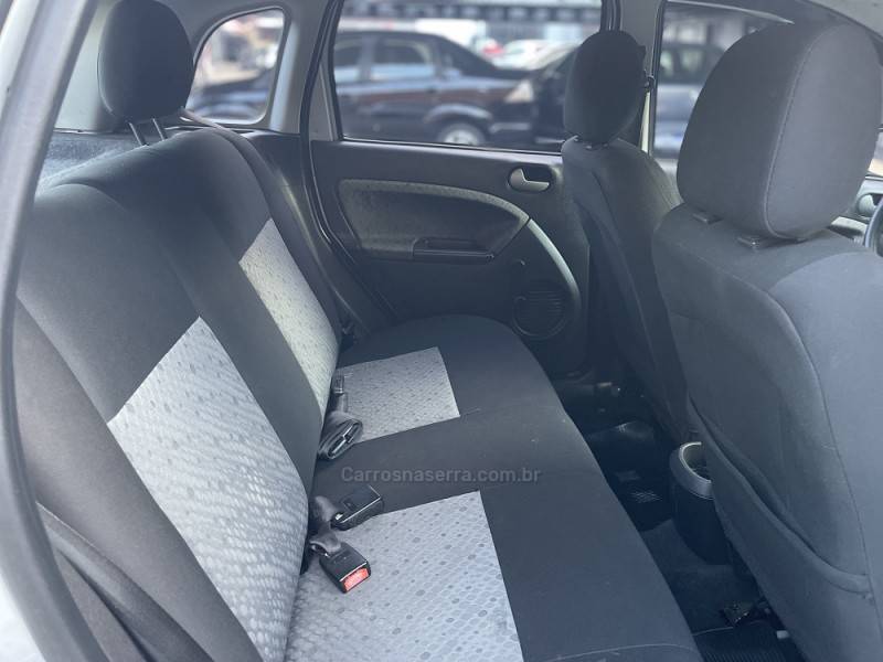 FORD - FIESTA - 2013/2013 - Cinza - R$ 34.900,00