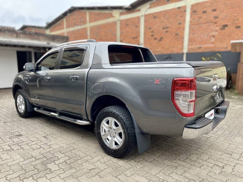 FORD - RANGER - 2014/2014 - Cinza - R$ 119.900,00