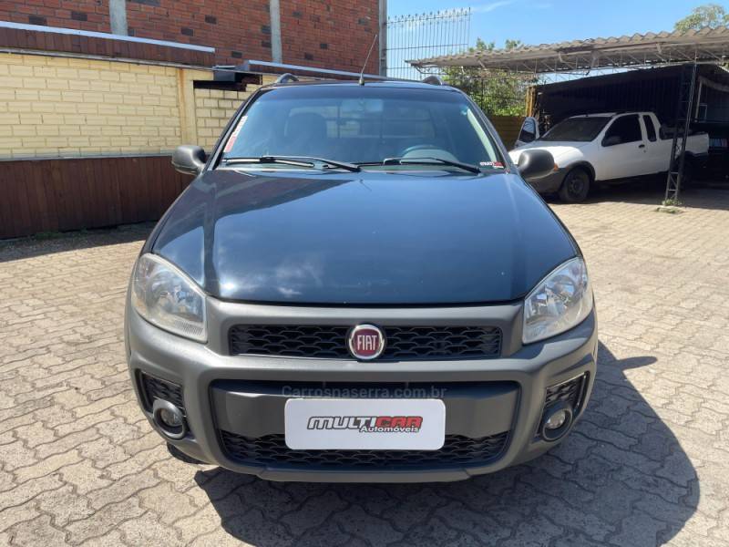 FIAT - STRADA - 2015/2016 - Azul - R$ 55.900,00