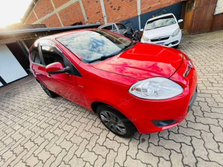 FIAT - PALIO - 2015/2015 - Vermelha - R$ 42.900,00