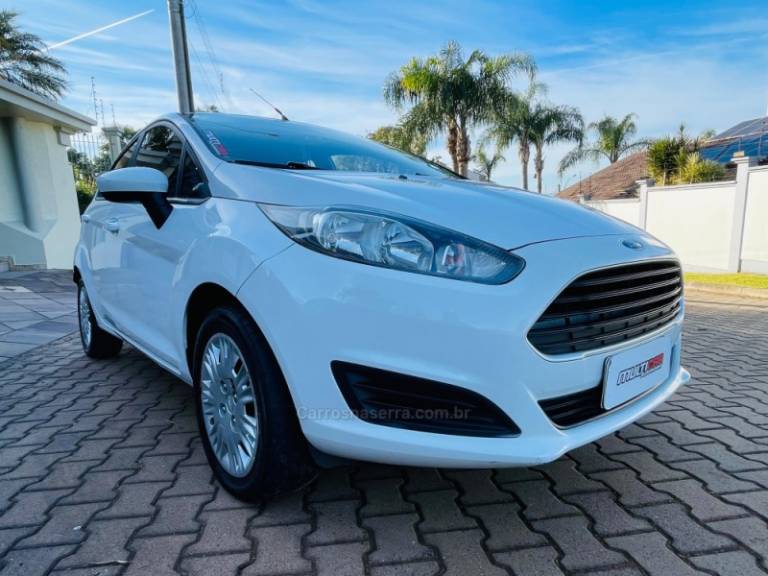 FORD - FIESTA - 2014/2014 - Branca - R$ 39.900,00