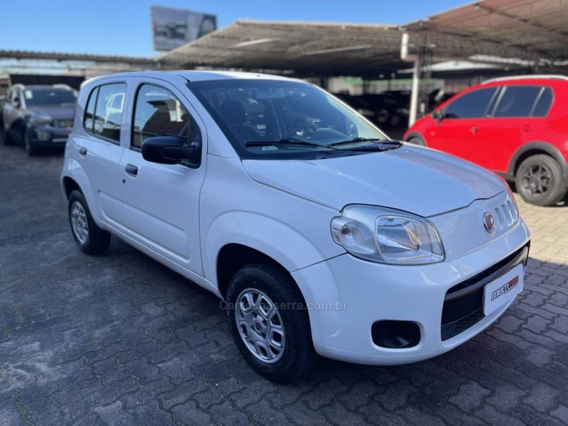 FIAT - UNO - 2013/2014 - Branca - R$ 29.900,00