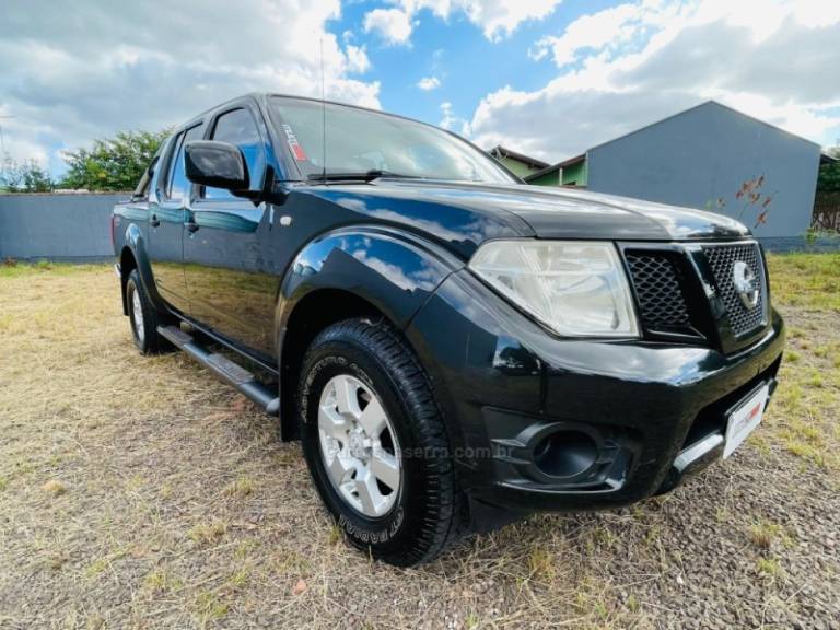 NISSAN - FRONTIER - 2014/2014 - Preta - R$ 89.900,00