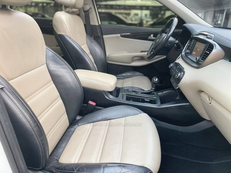 KIA MOTORS - SORENTO - 2018/2018 - Branca - R$ 143.900,00