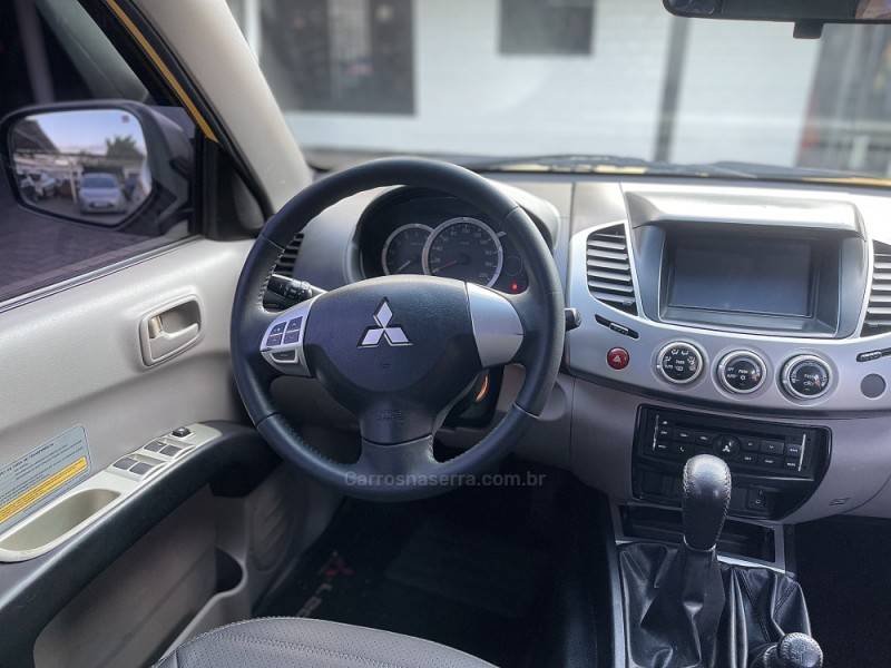 MITSUBISHI - L200 SAVANA - 2015/2015 - Amarela - R$ 149.900,00