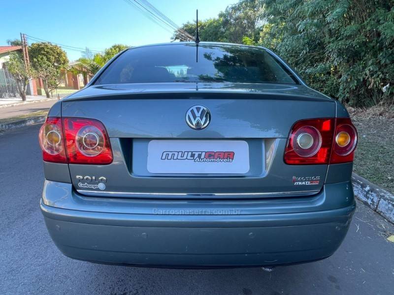VOLKSWAGEN - POLO SEDAN - 2010/2010 - Cinza - R$ 36.900,00
