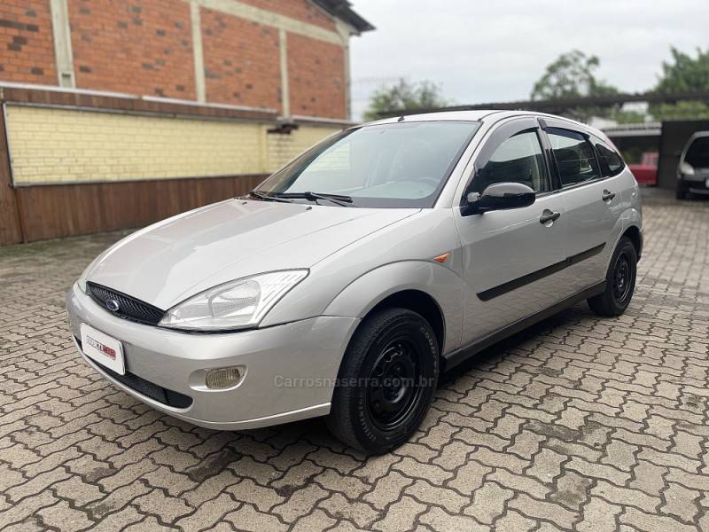 FORD - FOCUS - 2000/2001 - Cinza - R$ 14.900,00