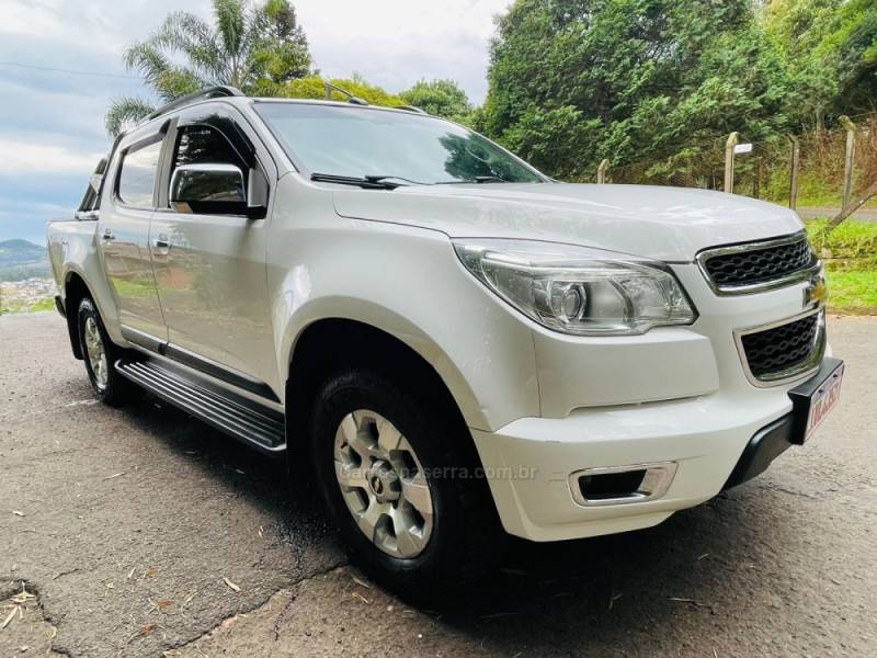 CHEVROLET - S10 - 2014/2014 - Branca - R$ 109.900,00