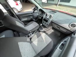 FORD - FIESTA - 2014/2014 - Vermelha - R$ 32.900,00