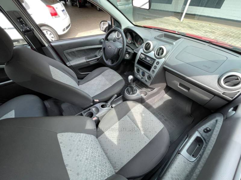 FORD - FIESTA - 2014/2014 - Vermelha - R$ 32.900,00