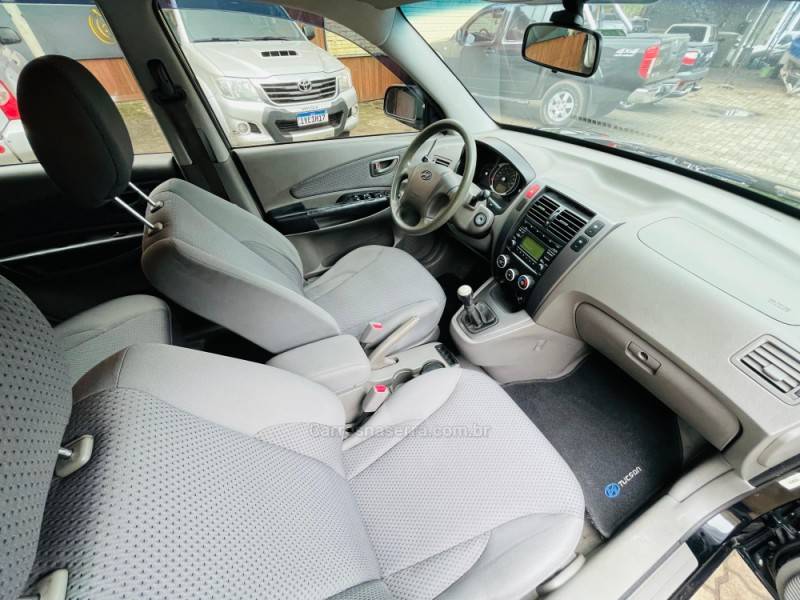 HYUNDAI - TUCSON - 2010/2010 - Preta - R$ 39.900,00