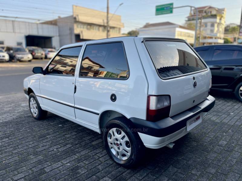 FIAT - UNO - 2011/2011 - Branca - R$ 21.900,00