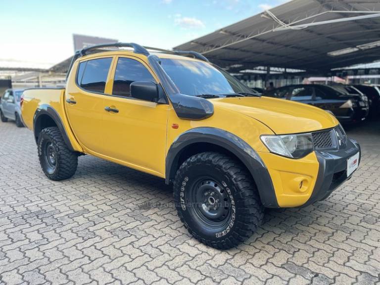 MITSUBISHI - L200 SAVANA - 2015/2015 - Amarela - R$ 149.900,00