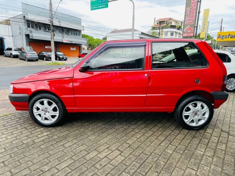 FIAT - UNO - 2011/2011 - Vermelha - R$ 19.900,00