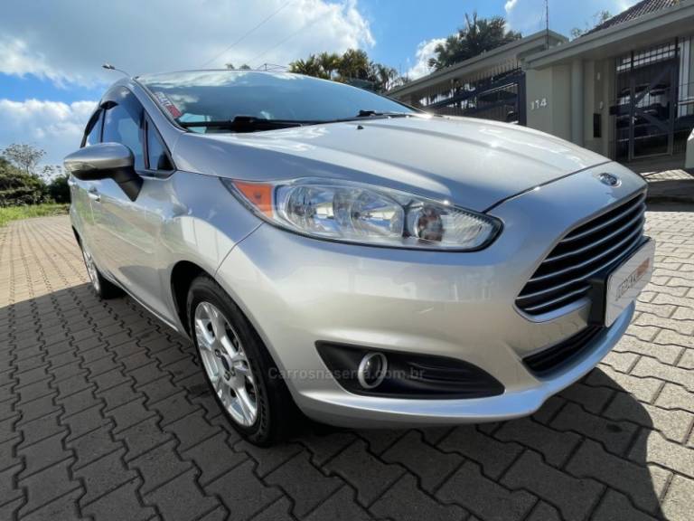 FORD - FIESTA - 2014/2014 - Prata - R$ 45.900,00