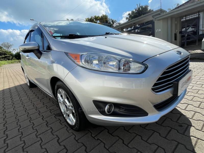FORD - FIESTA - 2014/2014 - Prata - R$ 45.900,00