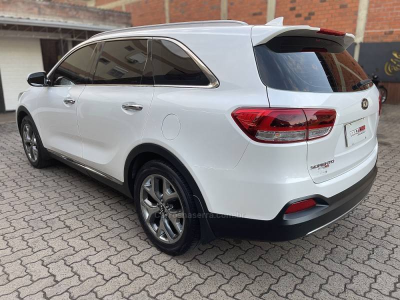 KIA MOTORS - SORENTO - 2018/2018 - Branca - R$ 143.900,00