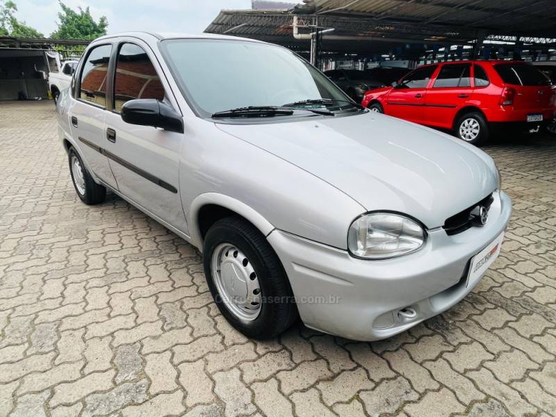 CHEVROLET - CORSA - 2004/2004 - Prata - R$ 18.900,00