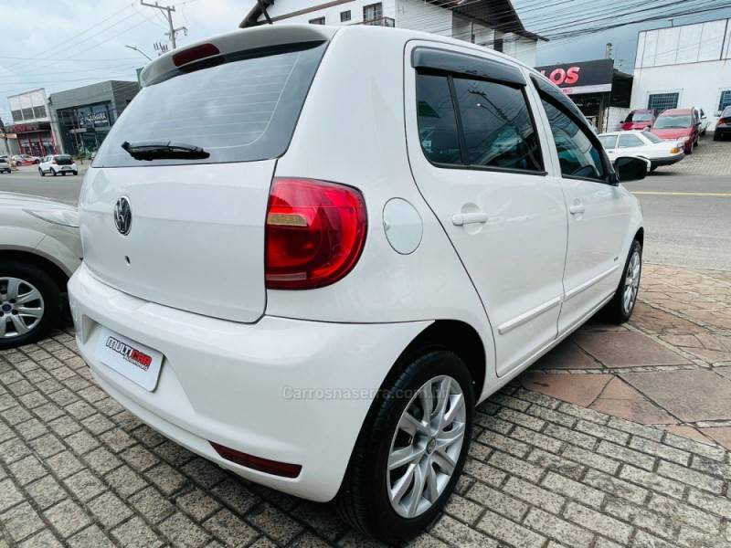 VOLKSWAGEN - FOX - 2011/2011 - Branca - R$ 31.900,00