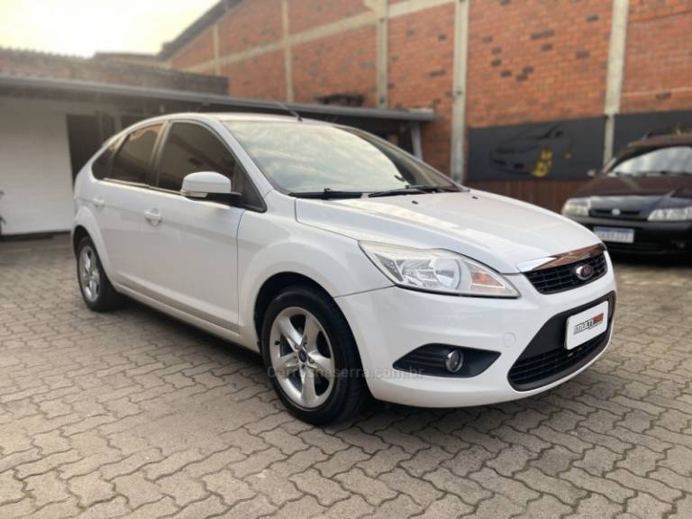 FORD - FOCUS - 2013/2013 - Branca - R$ 46.900,00