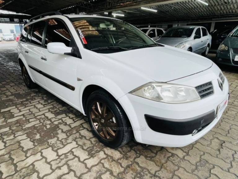 RENAULT - MÉGANE - 2012/2012 - Branca - R$ 34.900,00